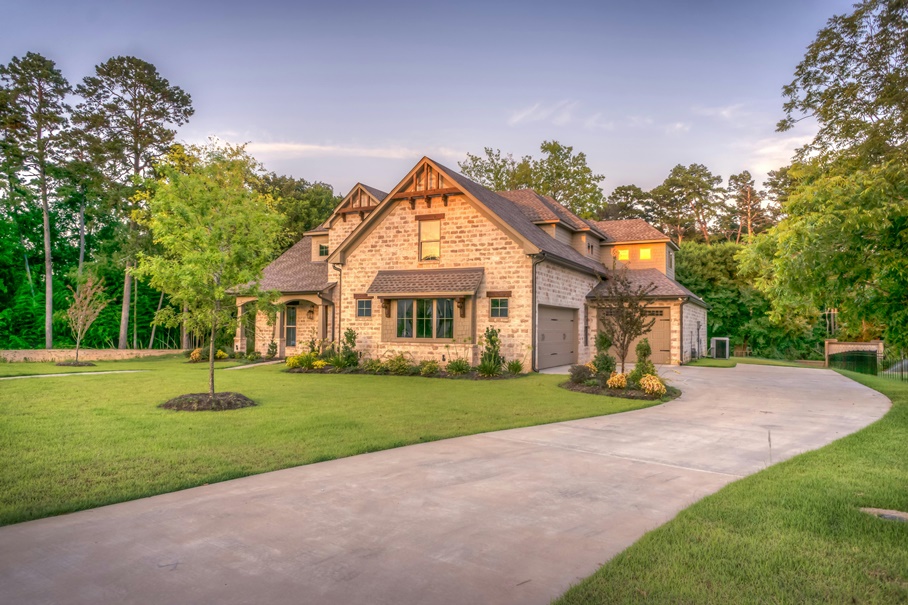 Nicely managed front yard landscaping for a residential property.